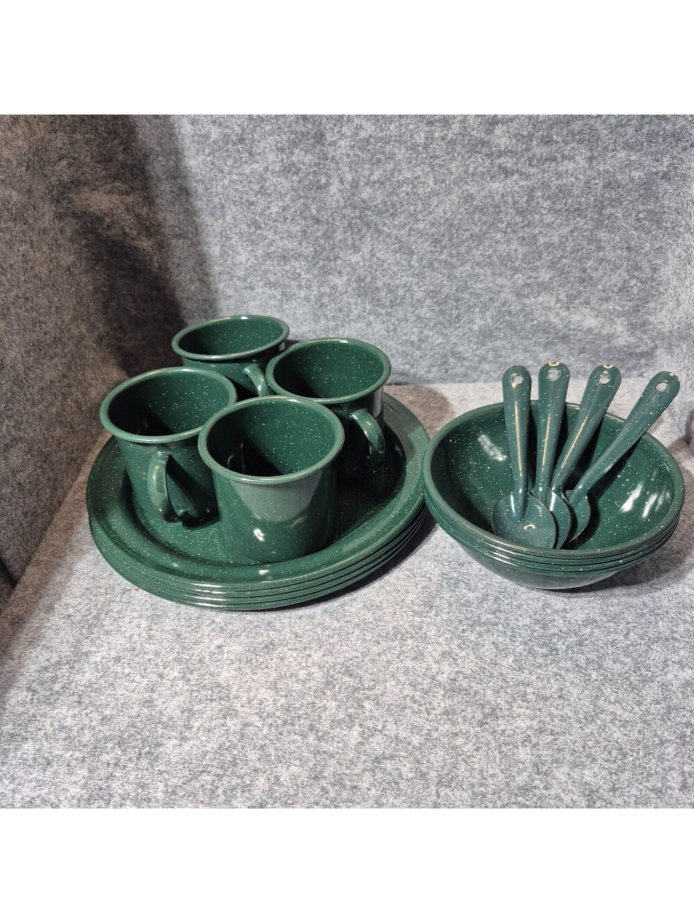 Outdoors Sierra 16-Piece Enamelware Table Set Forest Green Camping Never Used